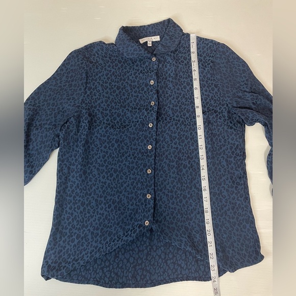 Current Air Blue Animal Print Blouse Ruffle Asymmetric Sleeve Size Small - Picture 4 of 7